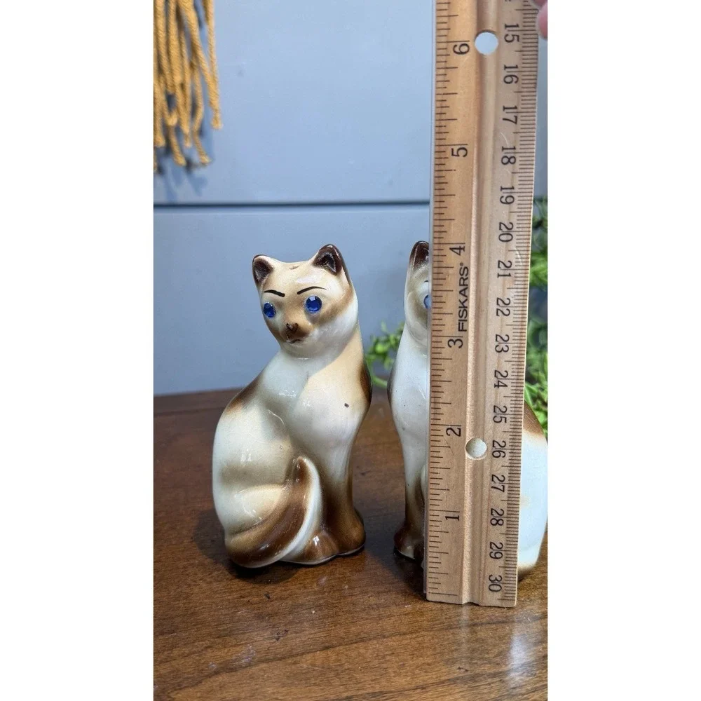 Vintage Salt & Pepper Shakers 4